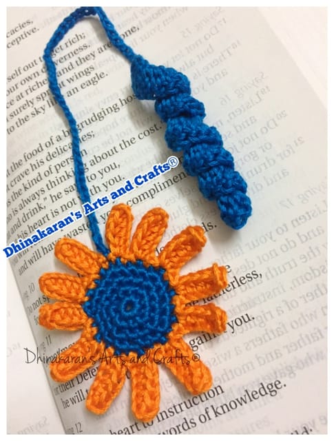 Crochet Daisy Bookmark