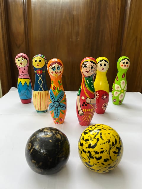 Naari Bowling Set
