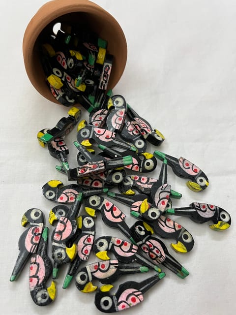 Black Parrot Buttons